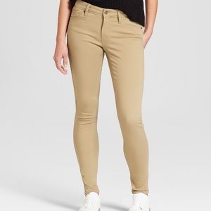 mid-rise khaki pants